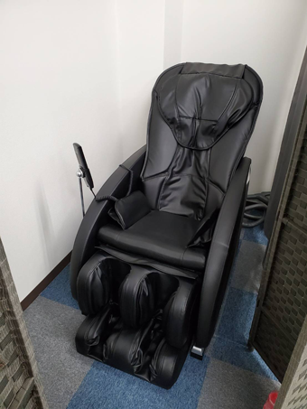 マッサージチェアで硬くなった筋肉を優しくほぐす