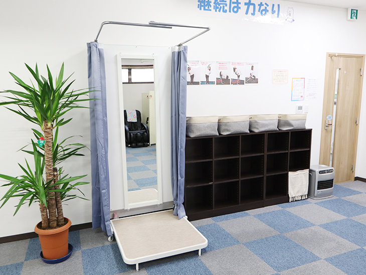 ロッカー、荷物を入れます